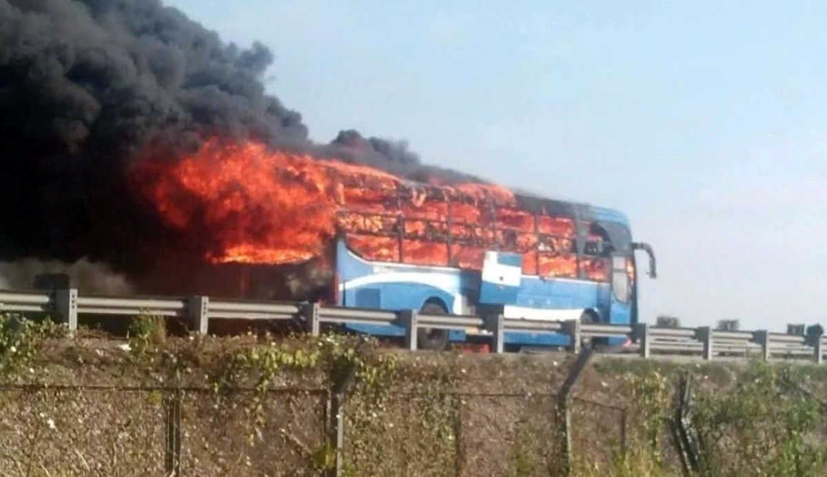 Passenger bus catches fire on expressway, passengers evacuate safely
